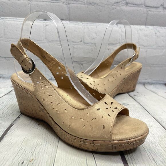 Born Sandals Womens SI]ze 9M Beige Tan Eyelet Slingback Leather Wedge Boho Beach - Picture 1 of 13